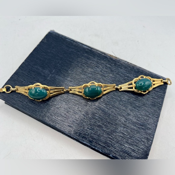 Vintage gold marquis link bracelet Chrysoprase cabochons gemstones 7.5” - Picture 4 of 6